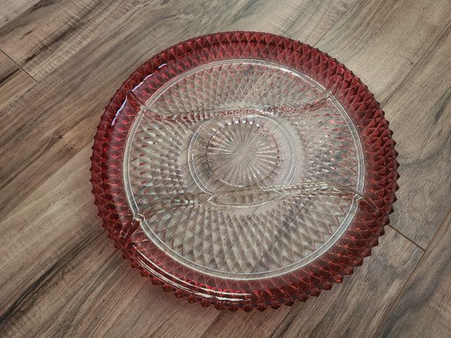 ANTIQUE (Indiana Glass) Ruby Flash Diamond Point platter / tray in Arts & Collectibles in Fredericton - Image 2