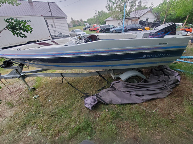 Open bow Bayliner Capri, fish finder, nice little boat in Powerboats & Motorboats in Swift Current - Image 2