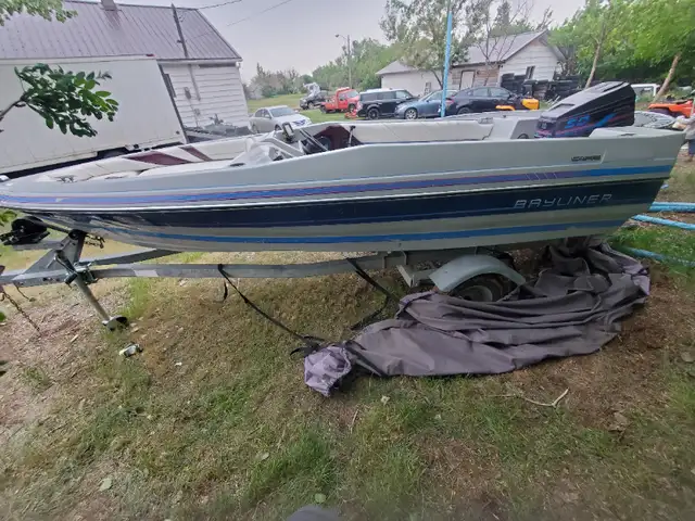 Open bow Bayliner Capri, fish finder, nice little boat in Powerboats & Motorboats in Swift Current - Image 3