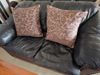 Black leather couch URGENT SALE !