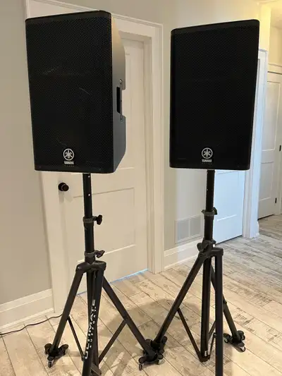Excellent Pair Yamaha DXR12, Ultimate Stands+Castors, View more