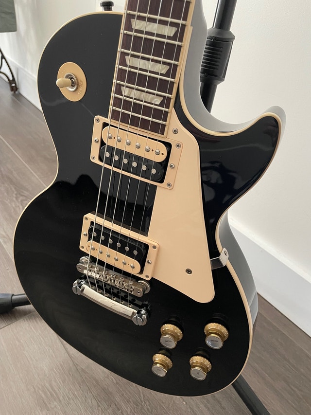 Gibson Les Paul Classic Ebony (2021) Guitars Ottawa Kijiji