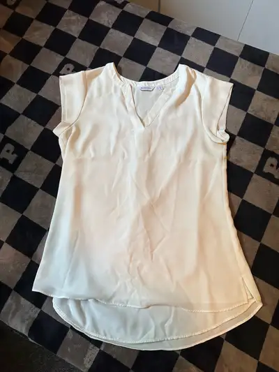 Reitmans white Cap-Sleeve Blouse with Split Neckline size small , View more