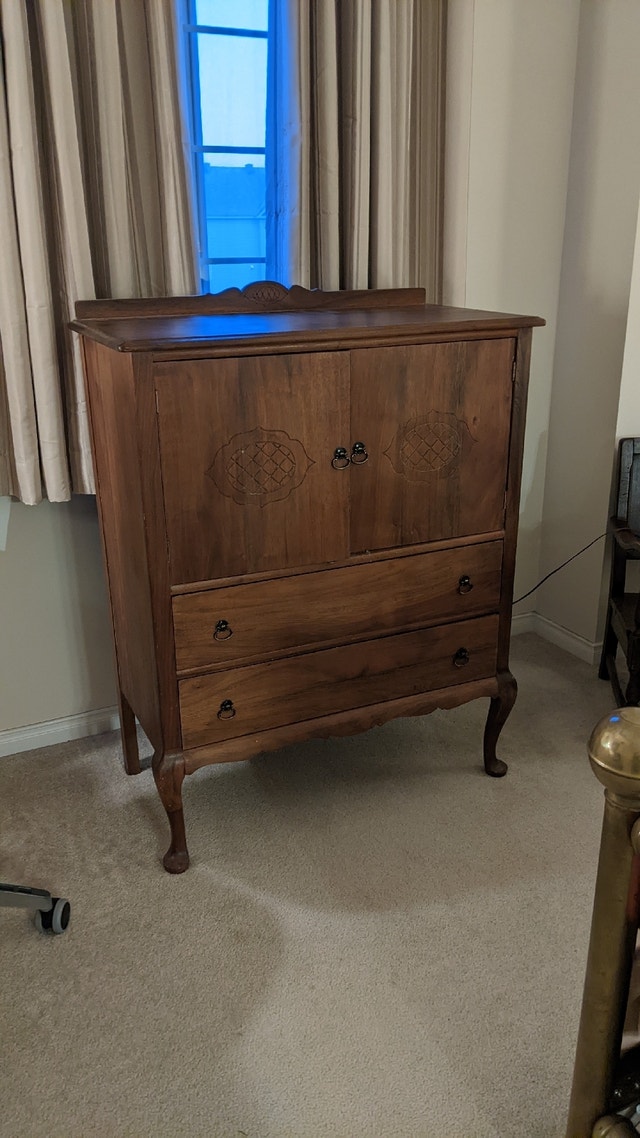 Men's Gibbard Walnut Dresser Dressers & Wardrobes Ottawa Kijiji