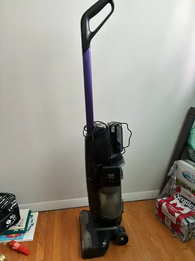 This is a Hoover Evolve Pet cordless vacuum in used condition but good working order for versatile c...