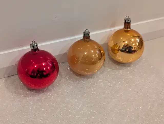 3 Red & Gold Vintage Polish Mercury Glass Round Ornament in Holiday, Event & Seasonal in Markham / York Region - Image 3