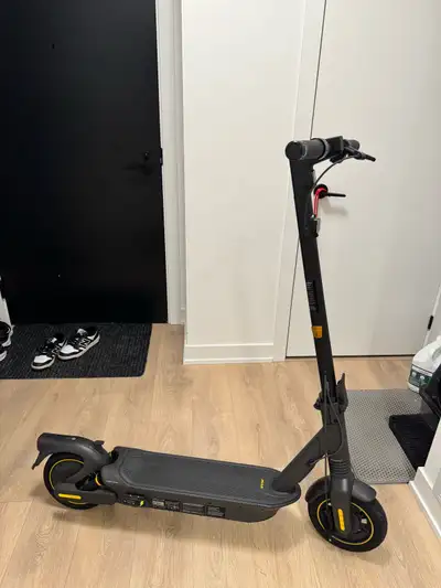 Segway G2 MAX Mint condition owned brand new for 1 year and 2 months. Top speed 35 kmp on sport mode...