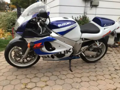 Classic style blue and white - bike will start and run…..2023 - hindle exhaust - has solo seat cover...