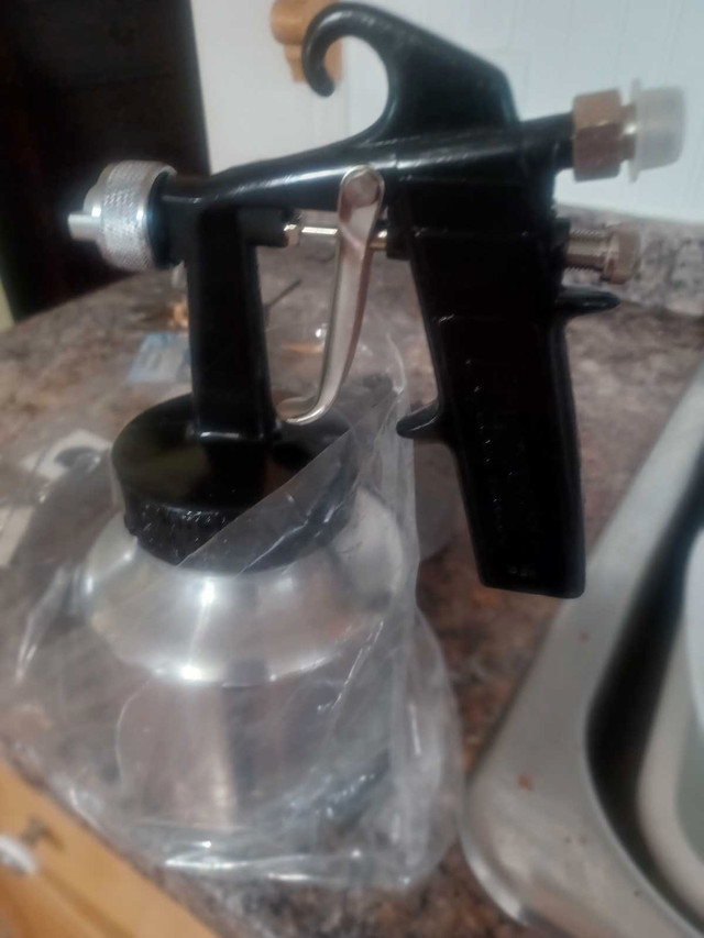 New never used spray gun in box  in Hand Tools in Summerside - Image 2