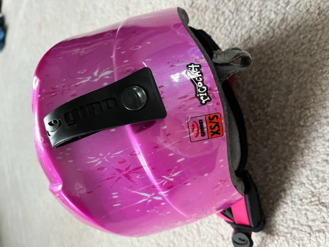 Children ski helmet in Ski in Oakville / Halton Region - Image 2