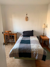 Student room for rent - Downtown  April 15 or May 1 2024