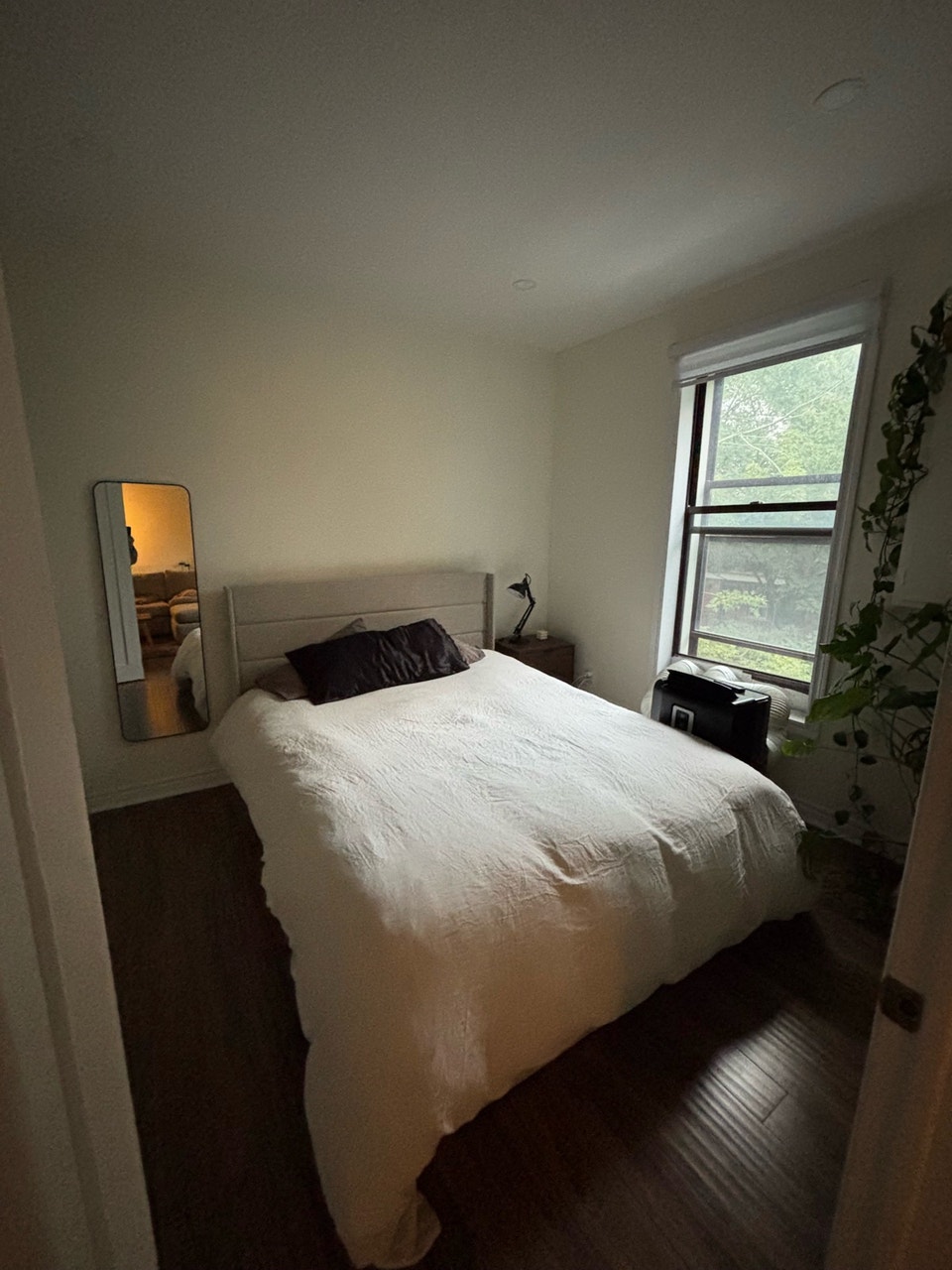 NEWLY RENOVATED 3-BEDROOM APARTMENT FOR RENT 5