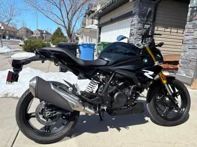 Ergonomic handlebar and control elements, LED headlights and LED indicators, Ergonomic seat, ABS bra...