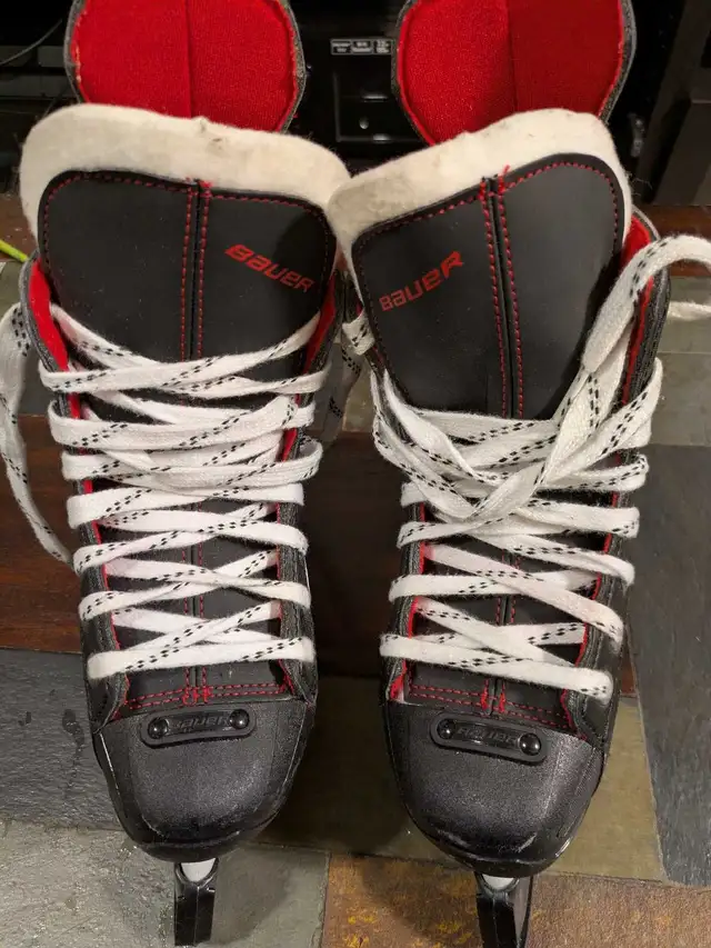 Kids Ice Skates  in Skates & Blades in Markham / York Region - Image 2