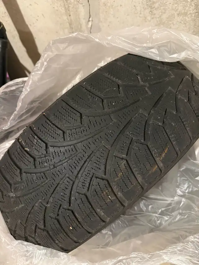 16” Winter Tires Hakkapeliitta 205/60/16 in Tires & Rims in Markham / York Region - Image 2