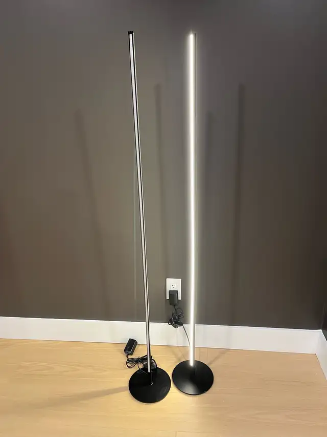 LED corner floor lamp  in Indoor Lighting & Fans in Markham / York Region - Image 2