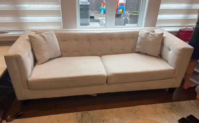beautiful living set in Couches & Futons in Napanee - Image 3