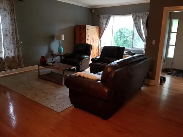 Kincardine 5 bedroom century home for rent starting Oct 01, 2025 in Long Term Rentals in Owen Sound - Image 3