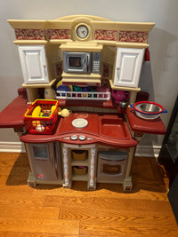 Step 2 pretend kitchen set with loads of accessories 