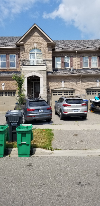 Mount Pleasant Go Station -Brampton Townhome -3 BR, 2.5 Bath in Long Term Rentals in Mississauga / Peel Region