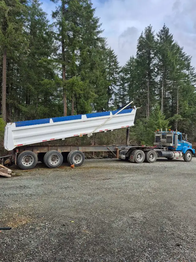 Kenworth with tri enddump and Tandem enddump in Heavy Trucks in Port Alberni - Image 5