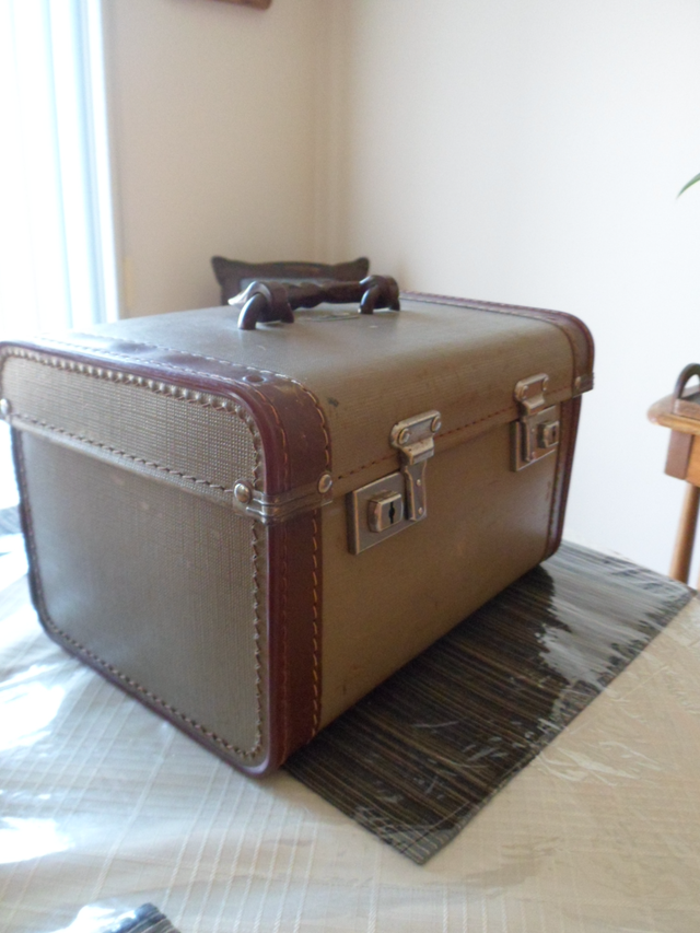 Antique Train Case65120781956225121