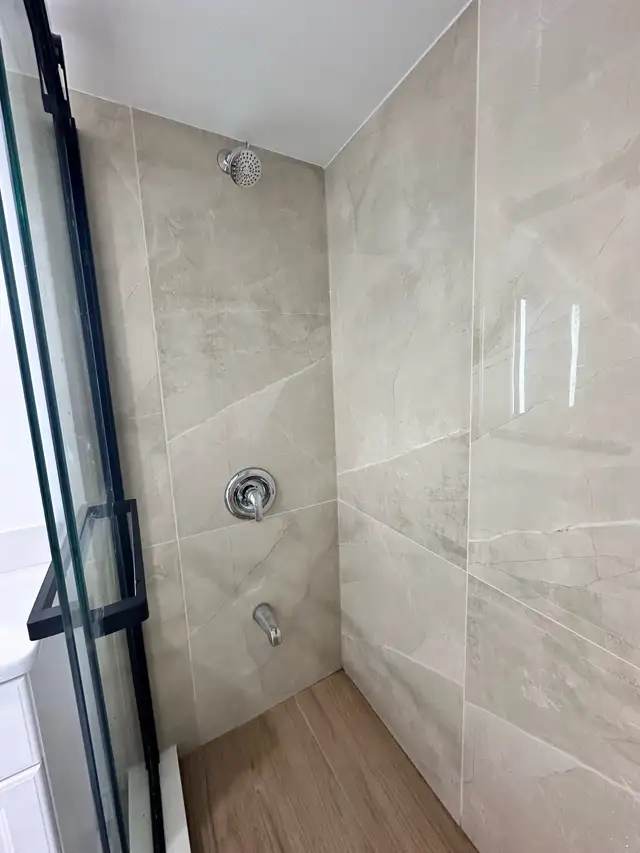 Private Room for Rent with Car Parking in Room Rentals & Roommates in Mississauga / Peel Region - Image 7