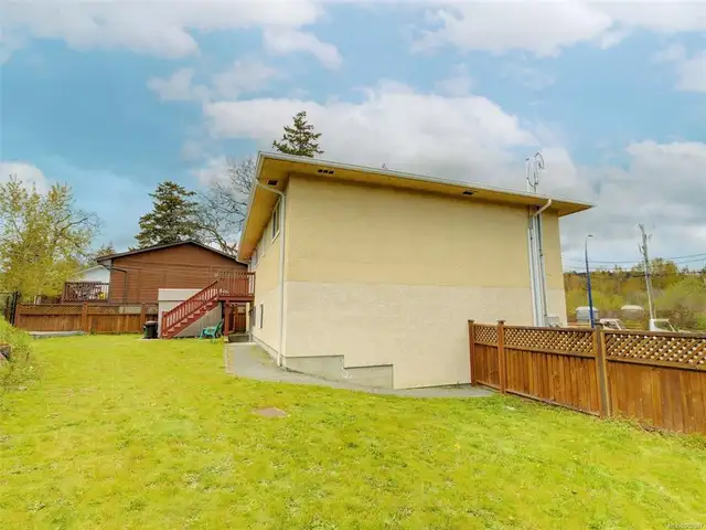 Spacious and bright 4 bed/2 full bath Pet-friendly home for rent in Long Term Rentals in Victoria - Image 10