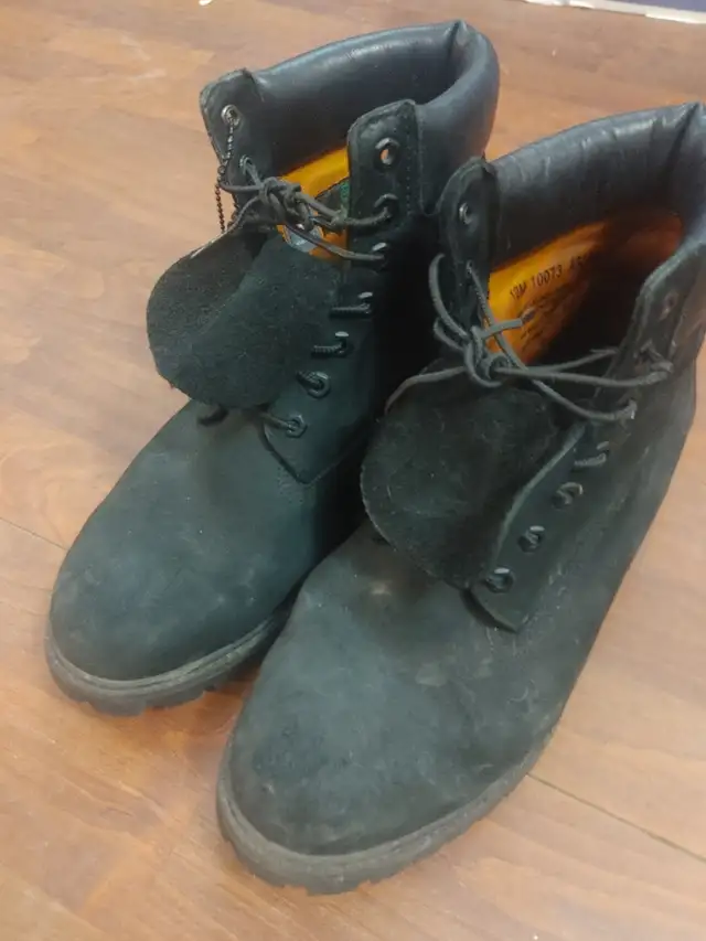 Timberland boots in Men's Shoes in Hamilton - Image 2