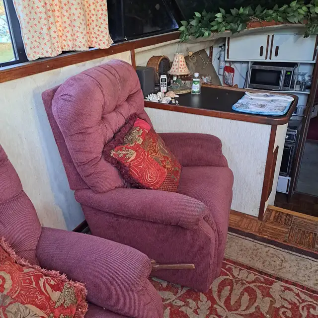 Carver 3207 Motor Yacht say goodbye to the woods in Powerboats & Motorboats in Bridgewater - Image 9