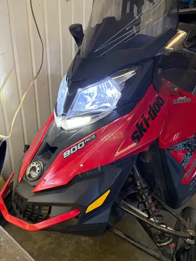 Poignée chauffante, roue ski, Ice scratcher, siégé chauffent, sièges double, lumière dell,suspension...