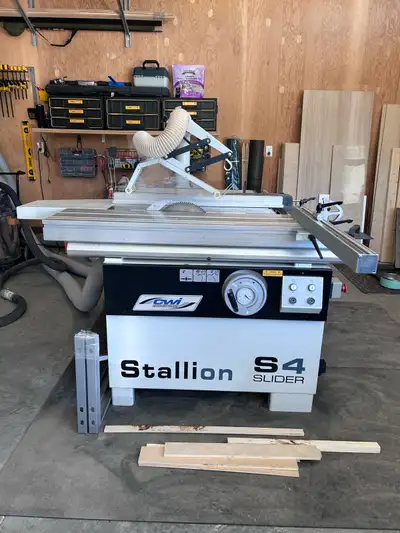 Excellent sliding table saw. Runs and works perfectly, just don’t need it any longer. It’s hooked up...