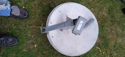 this 26"x24" dish with Line LNB, this LNB may receive FTA signal, if receive BELL signal ,using new...
