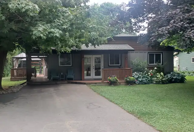 Family Cottage For Rent (Lake View) in Ontario in Canada - Image 2