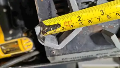 Petite attache, View more