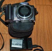 Olympus SZ-12 24x Zoom 14MP Compact Digital Camera CCD Sensor