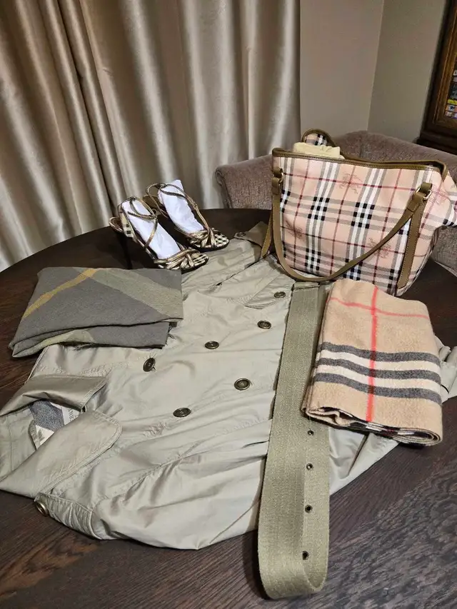 Burberry Trench Coat, Handbag, Scarf, and Heels Set in Multi-item in Mississauga / Peel Region - Image 3