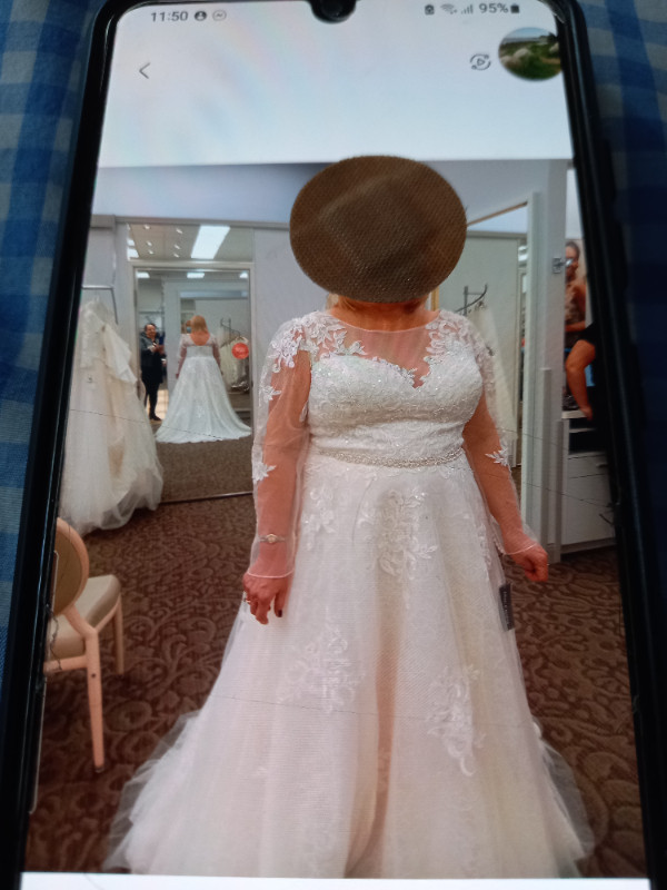 Wedding dress in Wedding in City of Halifax - Image 3
