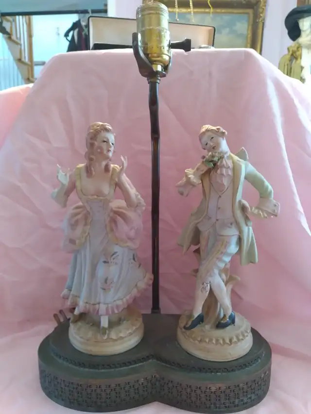 ANTIQUE PORCELAIN TABLE LAMP in Indoor Lighting & Fans in Barrie - Image 2