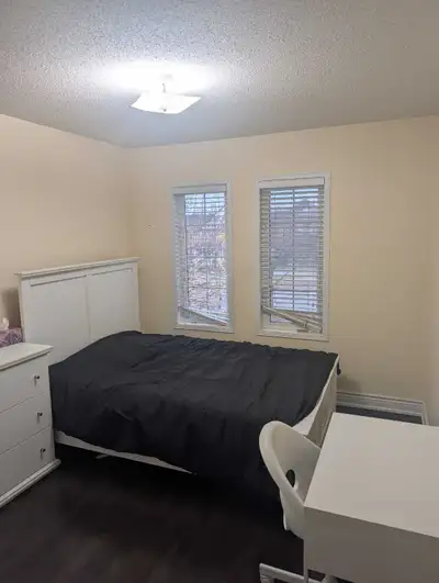 Furnished room for rent with shared bathroom and kitchen in Oakville including utilities