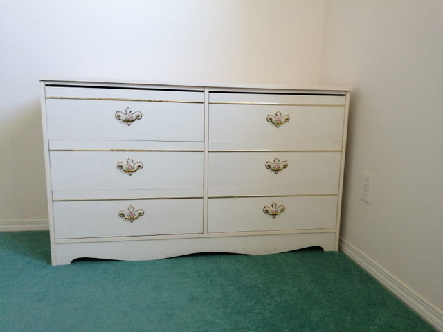 White 6 Drawers Dresser in Dressers & Wardrobes in Calgary