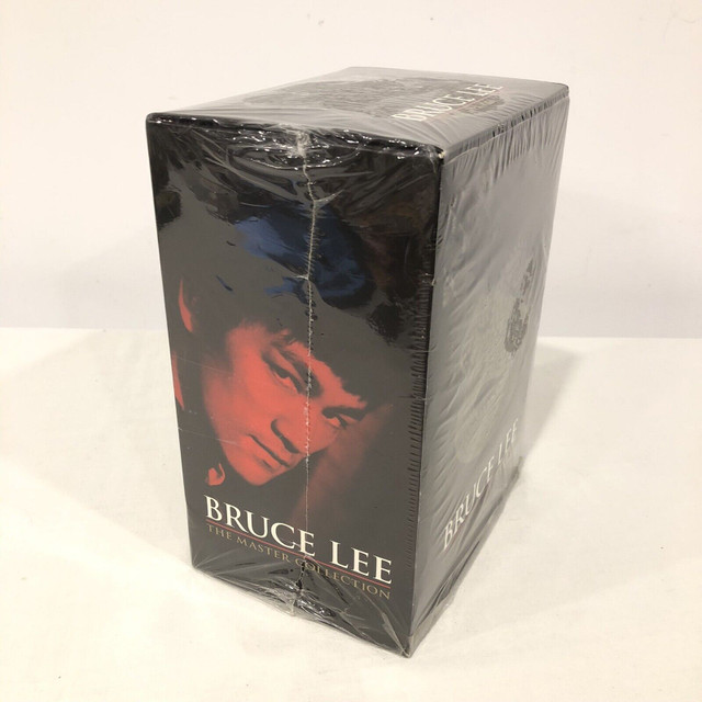 BRUCE LEE THE MASTER COLLECTION 5-VHS BOXED MOVIE SET BRAND NEW dans Art et objets de collection  à Ville de Montréal - Image 4