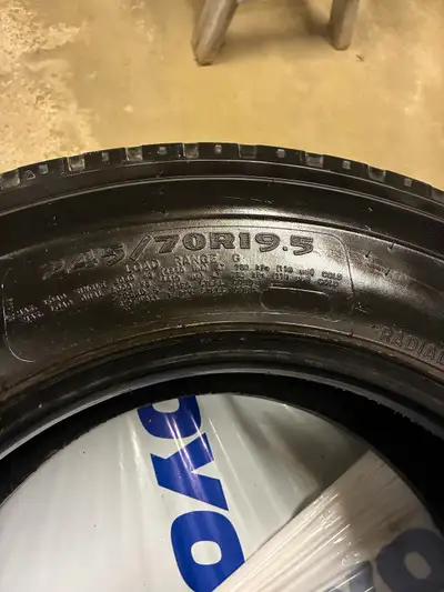 6 x Pneus Good Year Regroovable pour poids lourd G670 245/70 R19.5 aucune craquelures, bon pour 1 ou...