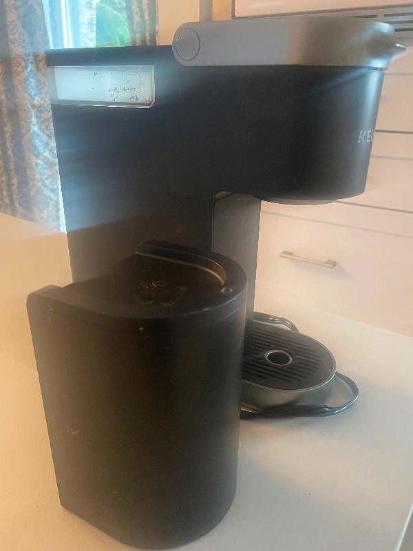 $50 - Single Serve Keurig Coffee Machine (Black) in Coffee Makers in Burnaby/New Westminster - Image 2