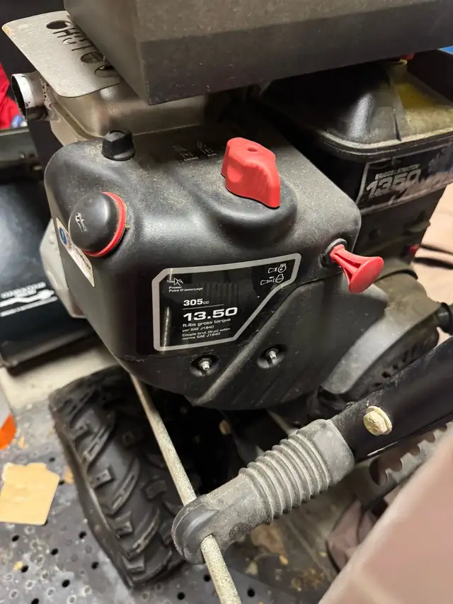 * Briggs & Stratton 1350 snow series Craftsman snow blower500$ N in Snowblowers in Laval / North Shore - Image 4