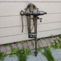 5 inch Blacksmith vise/ Post vise/leg vise