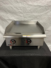 24” Flat Top Griddle APW Wyott NAT or LP Gas NEW