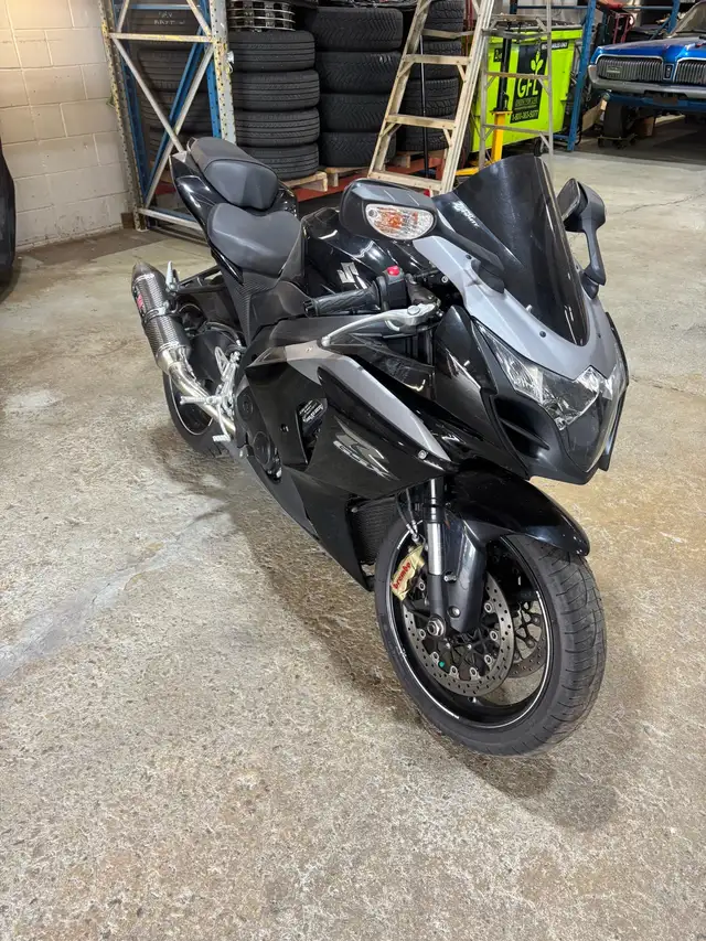 gsxr 1000 in Sport Bikes in Hamilton - Image 4