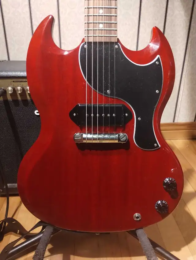 Gibson SG Junior in Guitars in Sherbrooke - Image 3