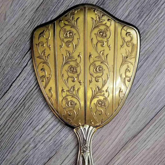 Vintage Hand Mirror in Home Décor & Accents in Edmonton - Image 2